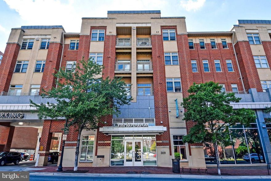 2BR/2BA gem on the TOP floor w/ extra-high 10' ceilings conveniently above Whole Foods, blocks to Metro/Amtrak/USPTO & close to Amazon HQ2/495/NSF/DC/Pentagon! Updated & upgraded w/ BRAND-NEW Samsung stainless steel french-door refrigerator, BRAND-NEW Samsung SS gas stove/oven, newer SS appliances, granite c-t in an open floor plan to newly-waxed gleaming hardwood floors, extra-high 10' ceilings, extra-tall windows in dining & living room. Relax on your private balcony w/ city views & retreat to 2 private suites, 2 huge walk-in closets, 2 spa-like baths w/ granite c-t, ceramic tiles & large soaking tub. All the work has been done for you! Garage parking space + extra storage conveys! In-unit full-sized wash/dryer, recessed lights. Water, gas, trash, and sewer are included in the condo fee! Amenities: Gym, party rm/meeting rm, lounge, interior courtyard/outdoor terrace, onsite mgmt. Conveniently take the elevator to Whole Foods garage below & enjoy Old Town's ease of living, within blocks of restaurants, boutique shopping, parks, and Farmer's Market! Enjoy the free King St. Trolley to the Potomac River less than 1 mile away. The unit is currently tenant-occupied. Available 08/01. Contact the listing agent to schedule showings. Thanks.