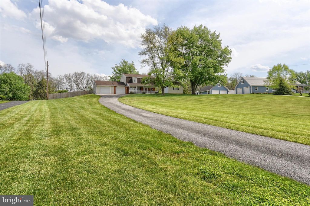 Photo of 810 Creek Rd, CARLISLE, PA 17015 (MLS # PACB2053714)