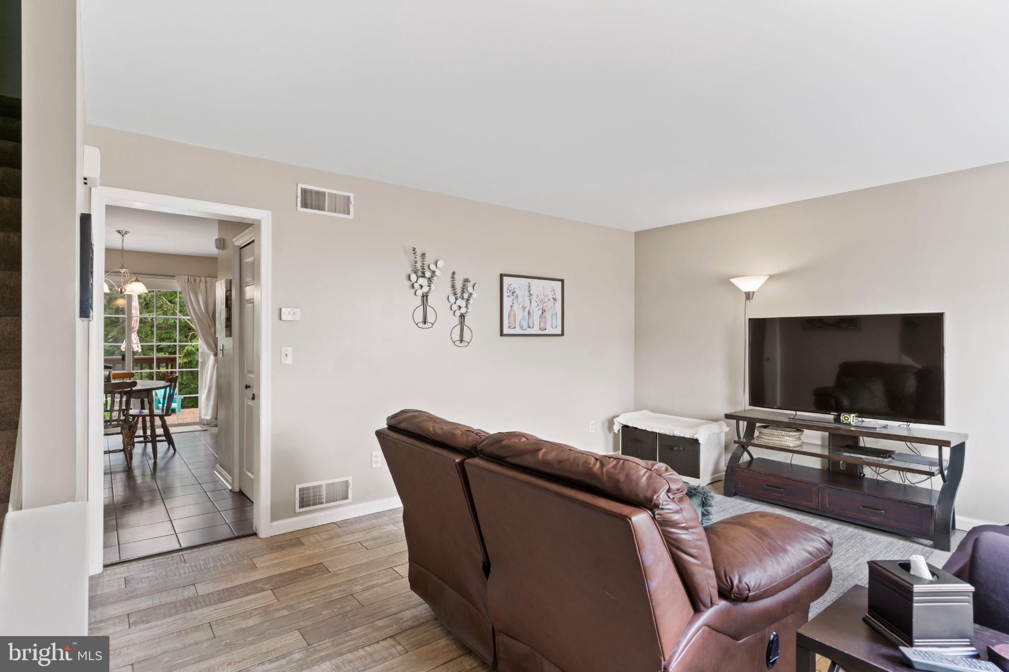 580 BENTON COURT