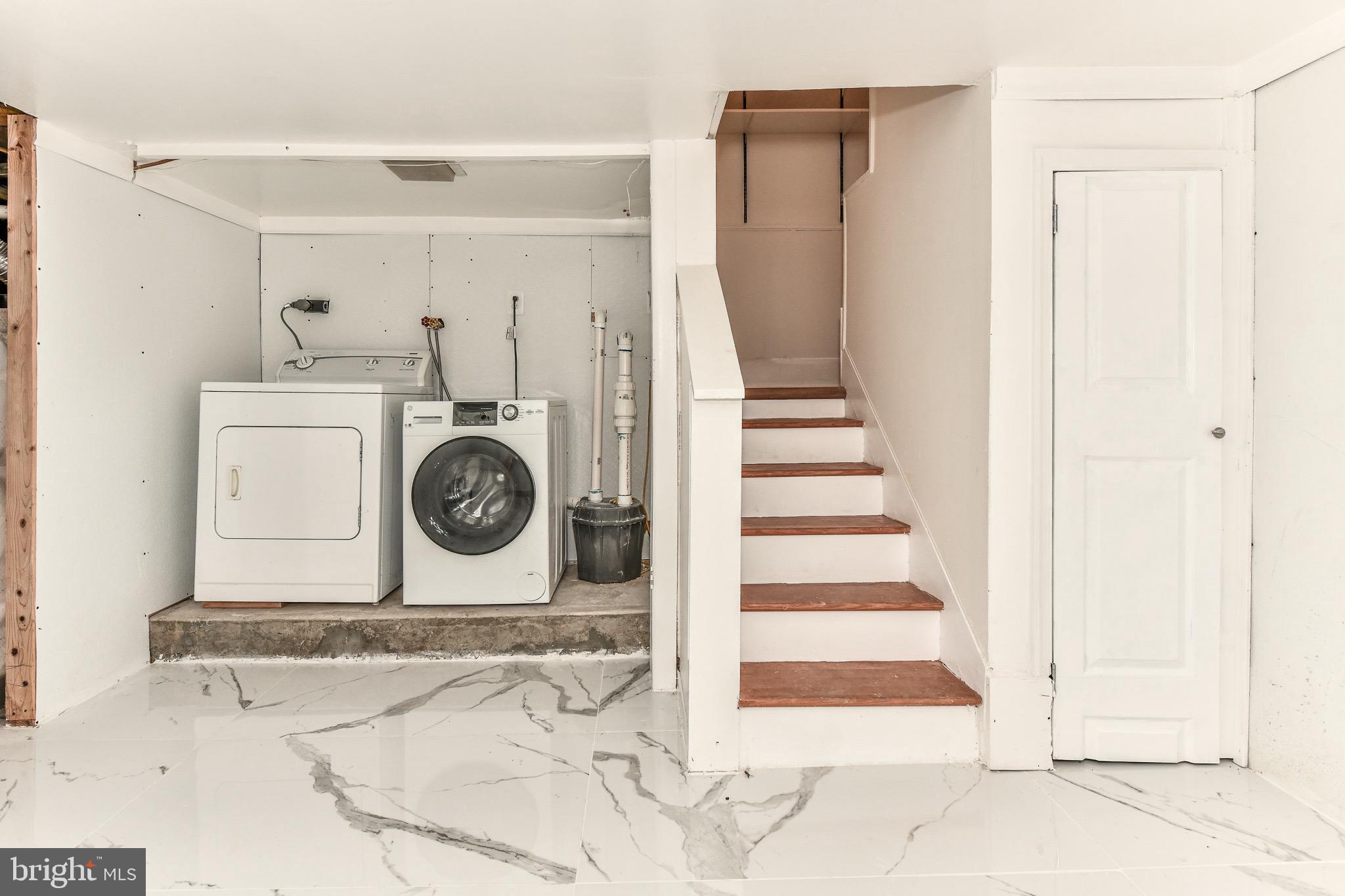 DUNN LORING - Residential Lease