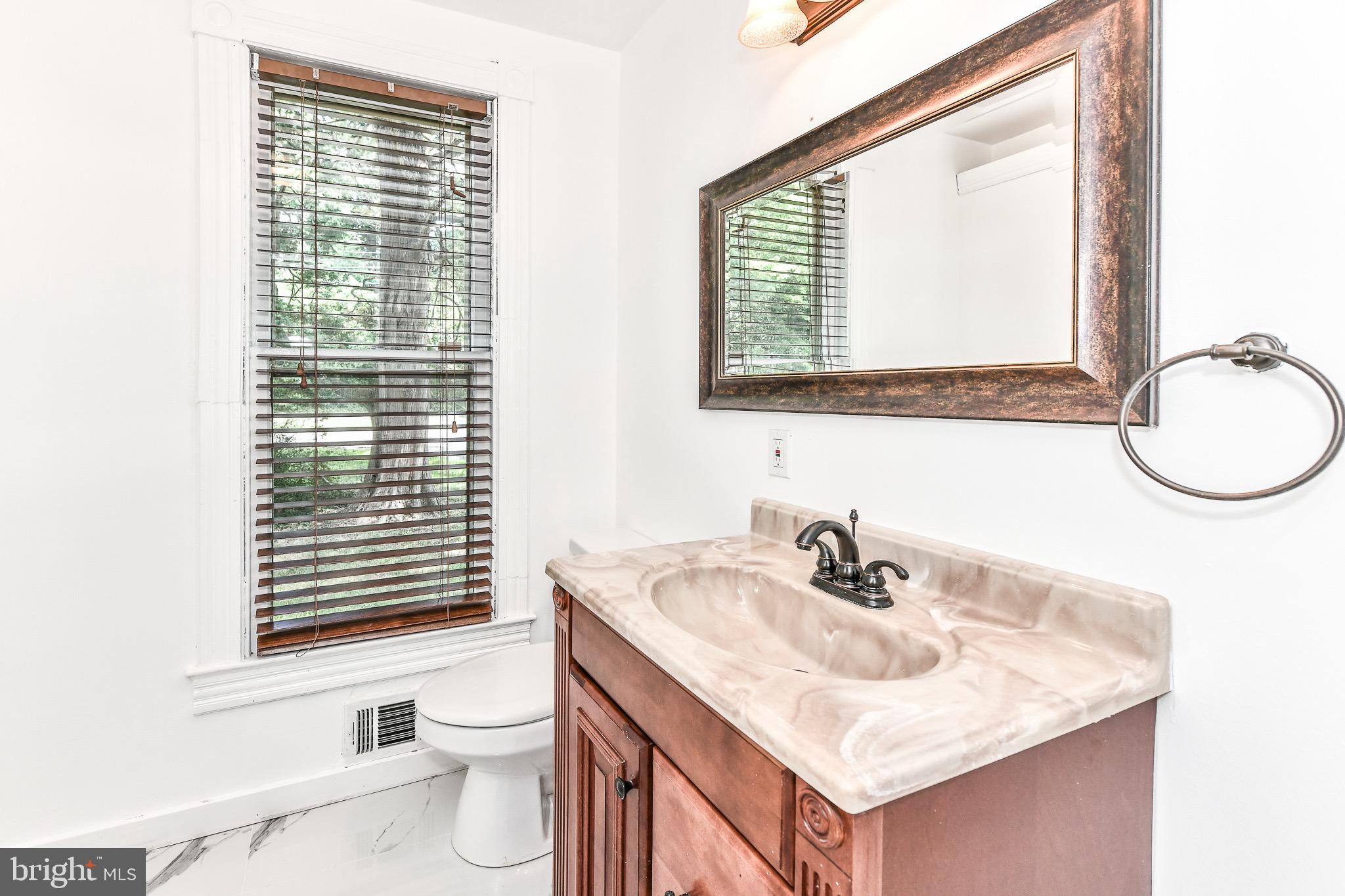 DUNN LORING - Residential Lease