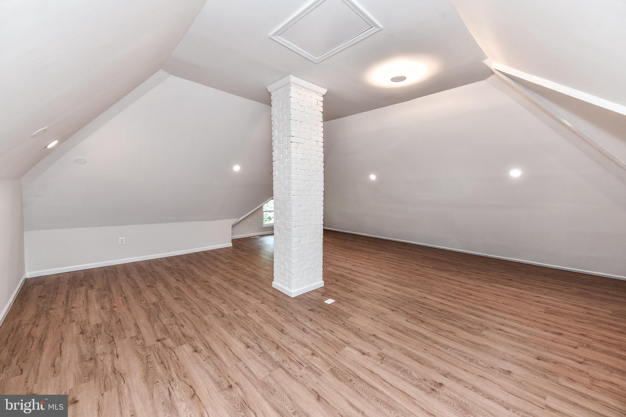 DUNN LORING - Residential Lease