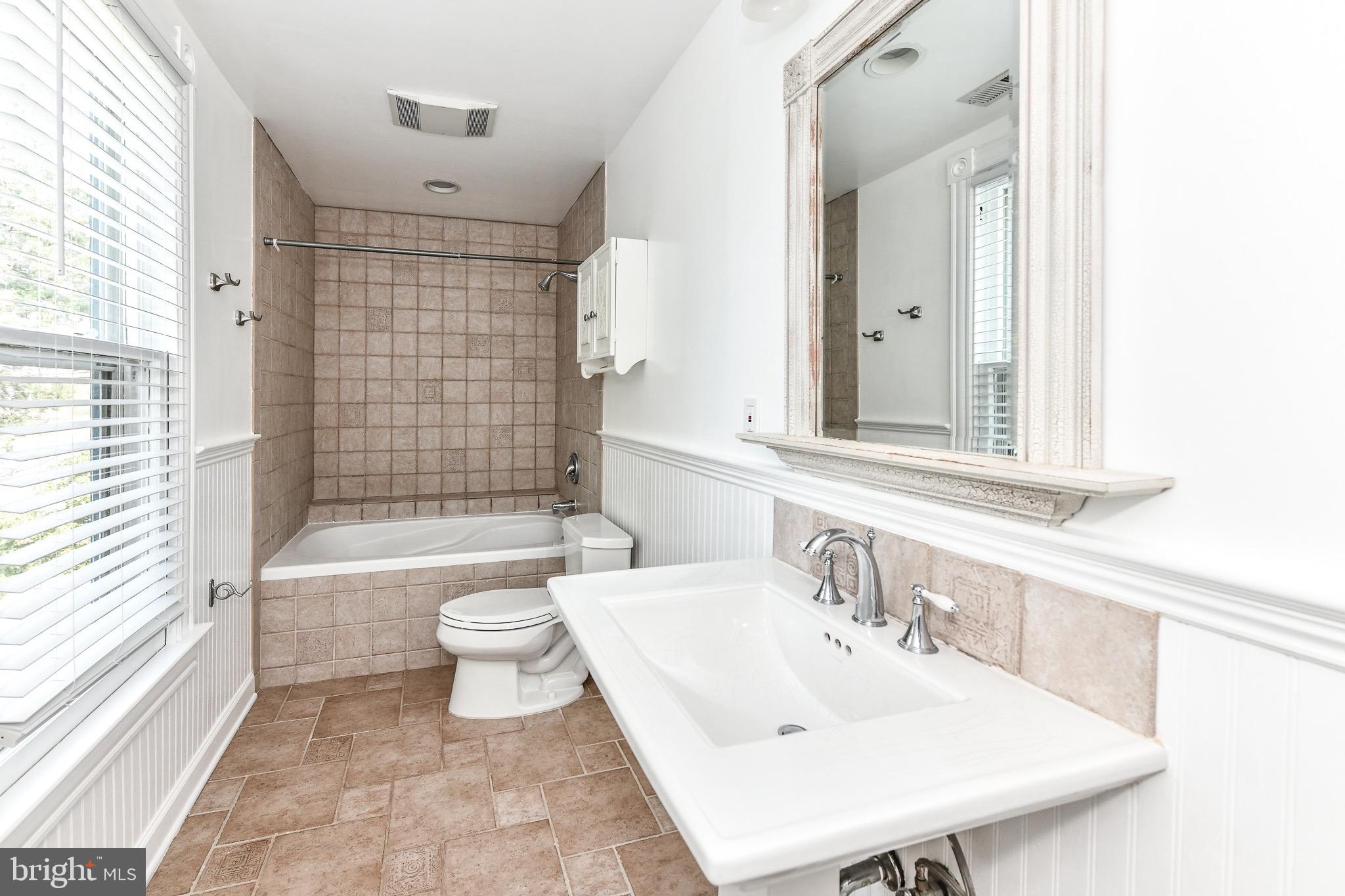 DUNN LORING - Residential Lease