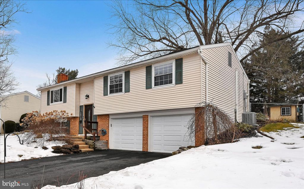 Photo of 2619 N Rosegarden Blvd, MECHANICSBURG, PA 17055 (MLS # PACB2050578)