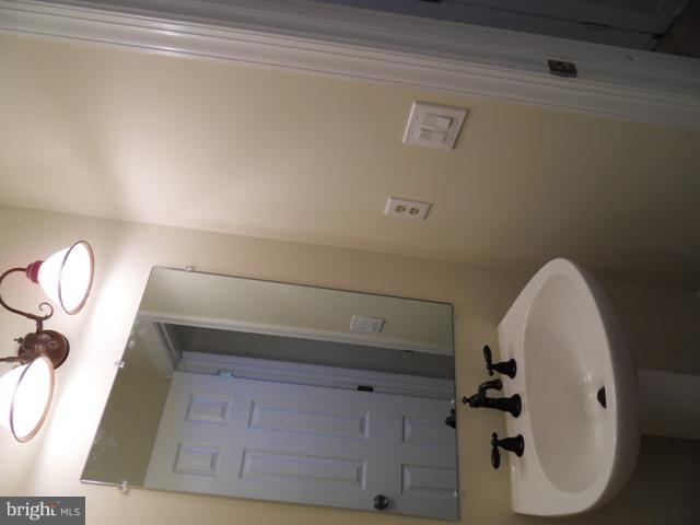 ASHBURN FARM - Residential Lease