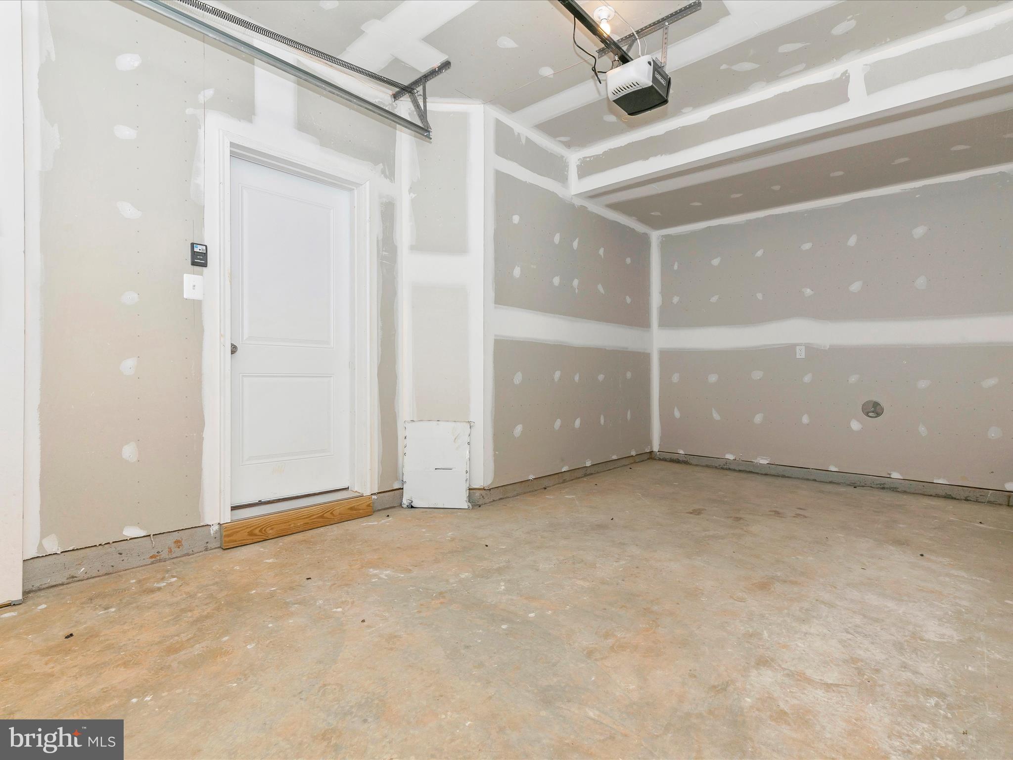 HUNTFIELD - Residential Lease