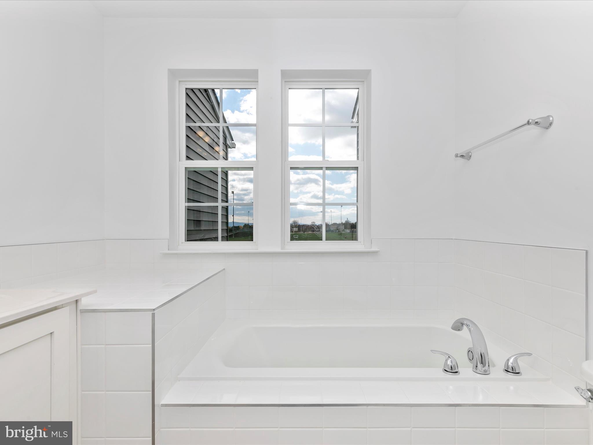 HUNTFIELD - Residential Lease