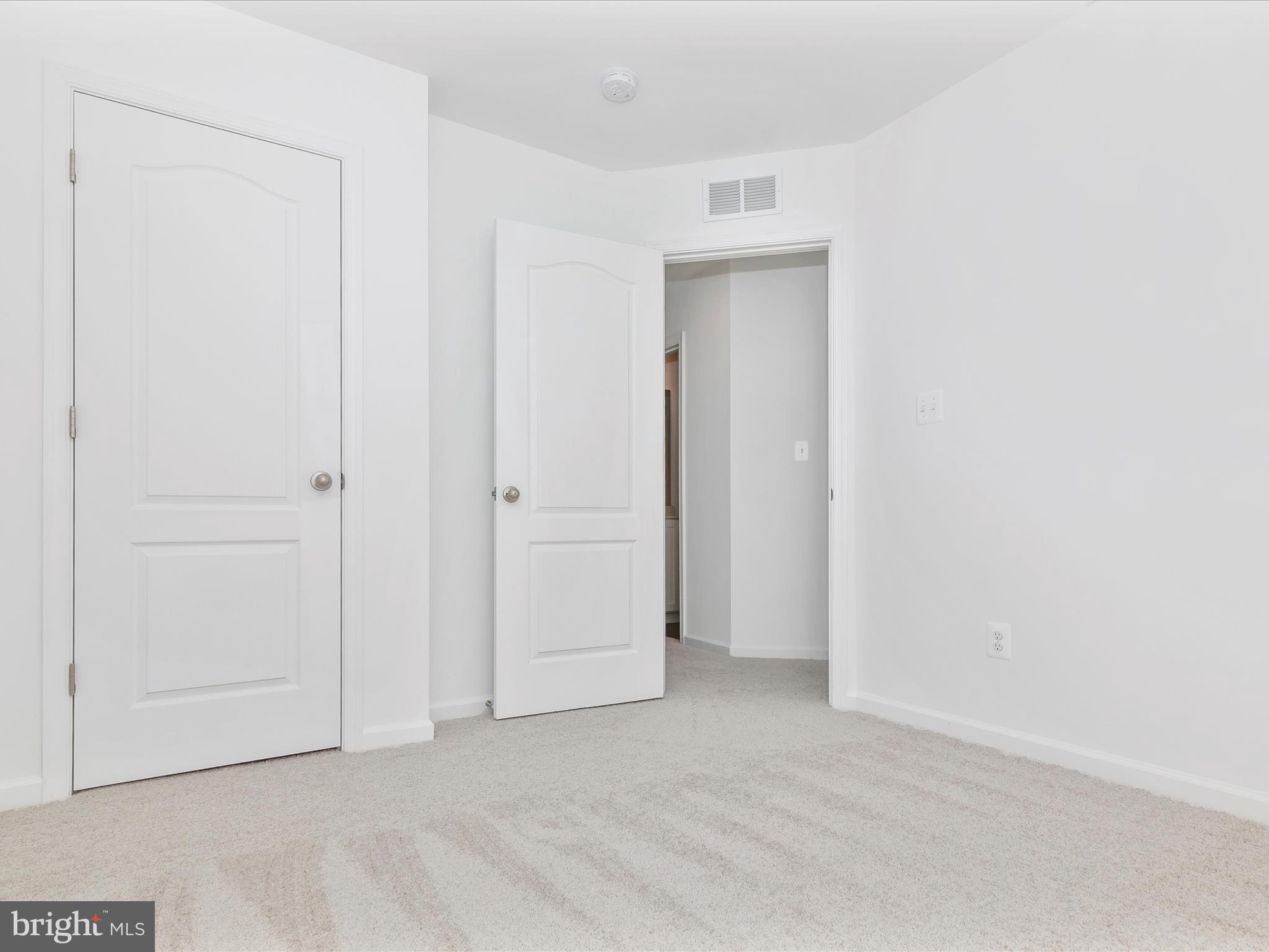 HUNTFIELD - Residential Lease