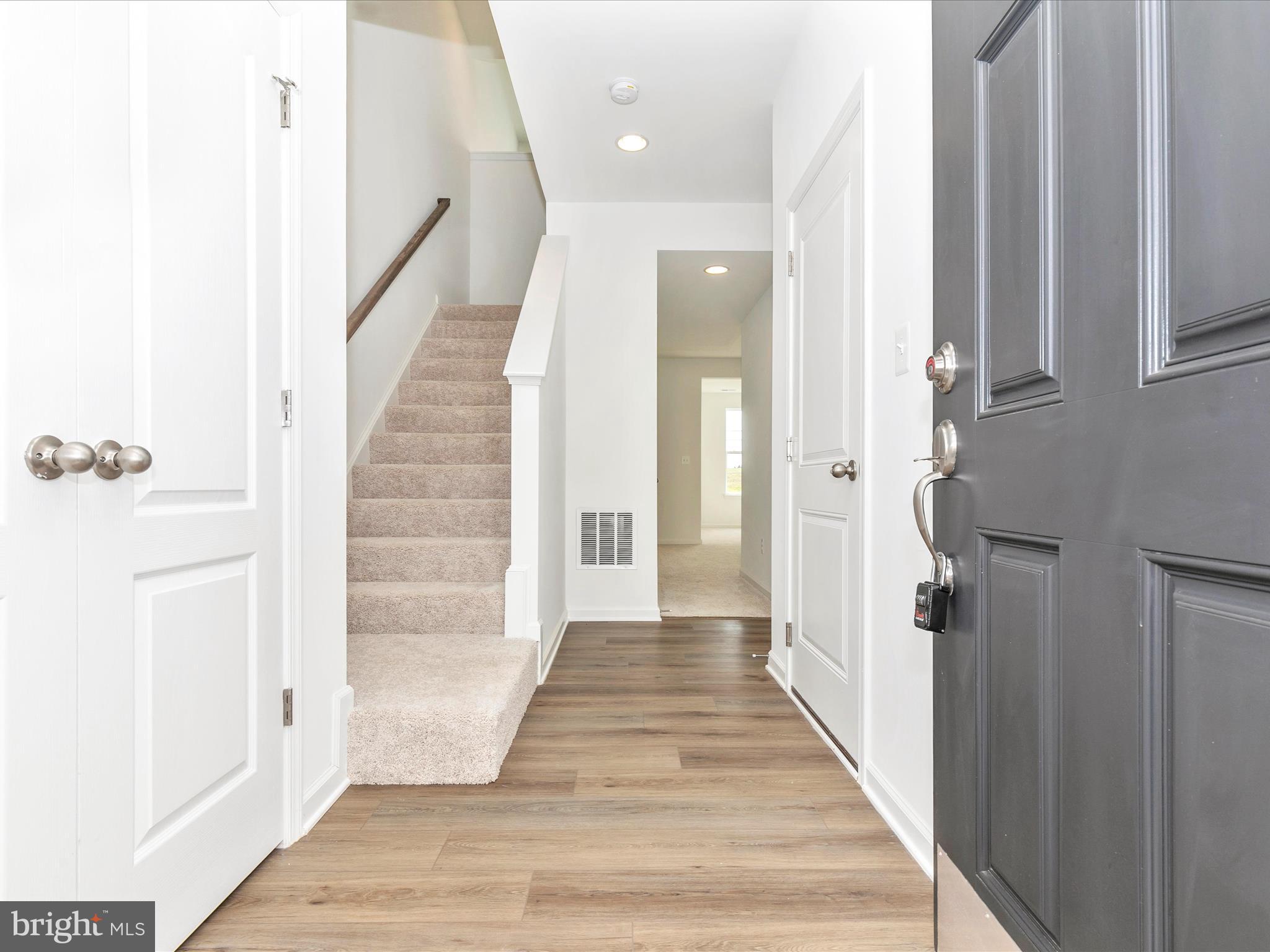 HUNTFIELD - Residential Lease