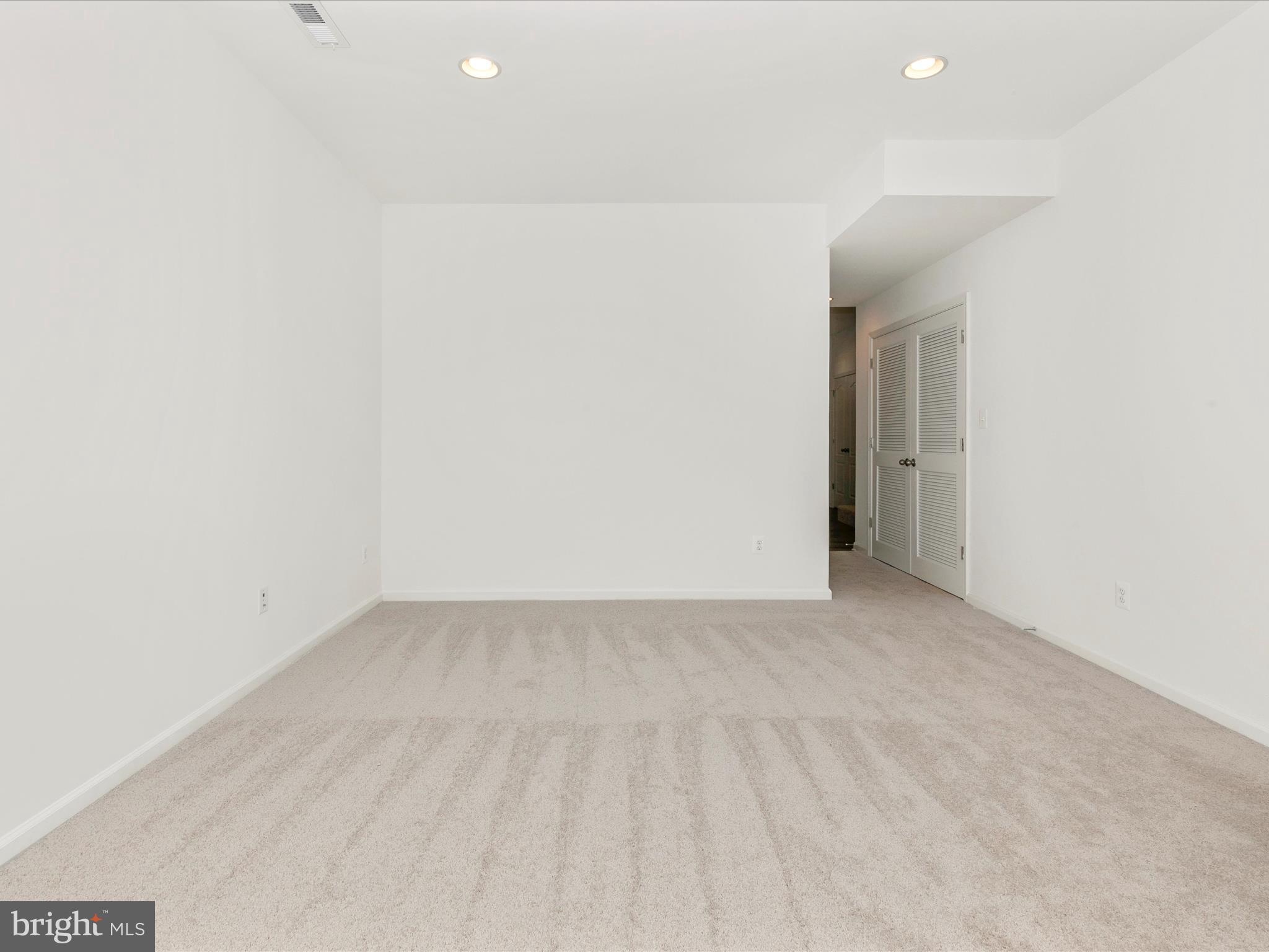 HUNTFIELD - Residential Lease