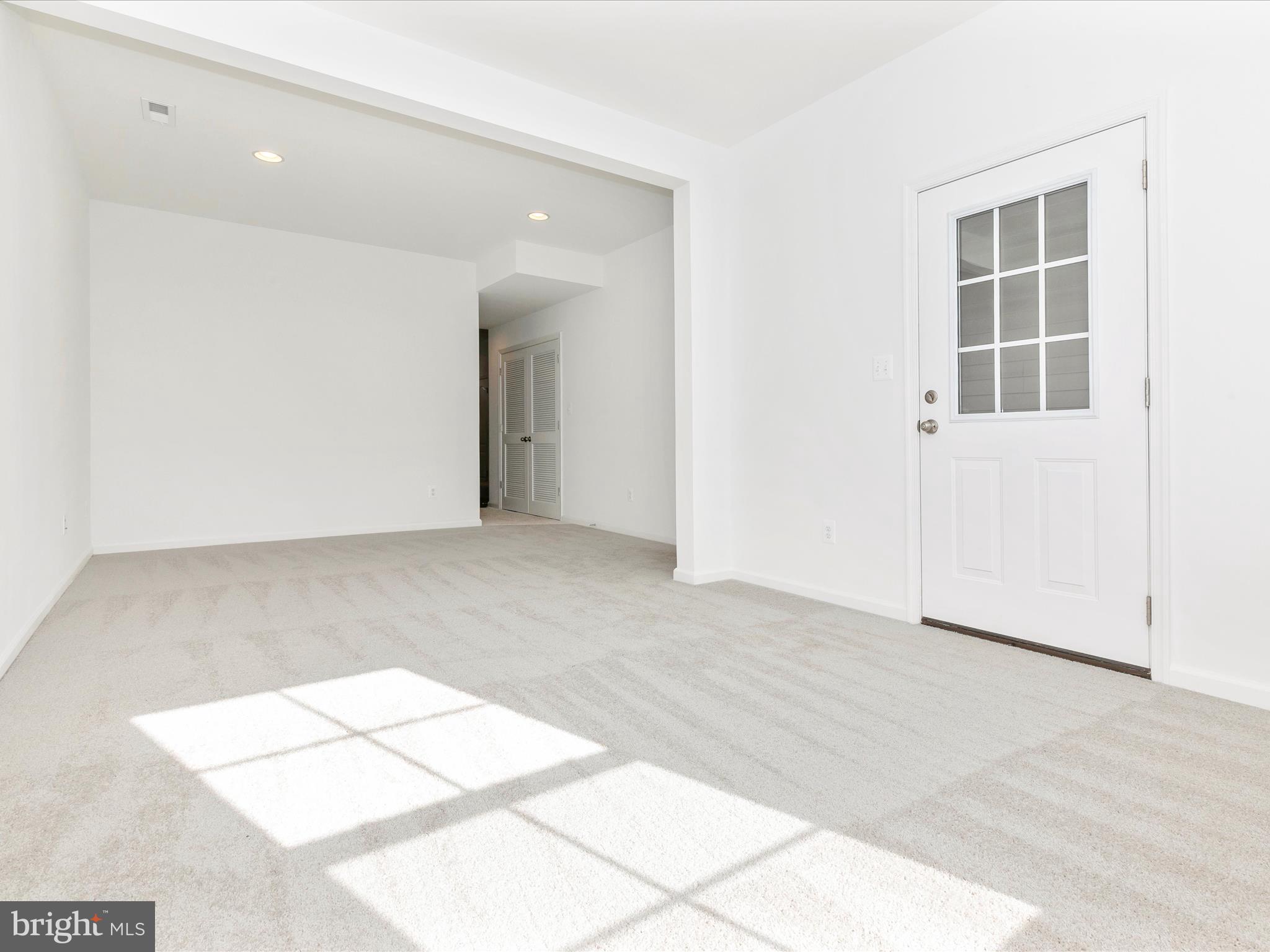 HUNTFIELD - Residential Lease