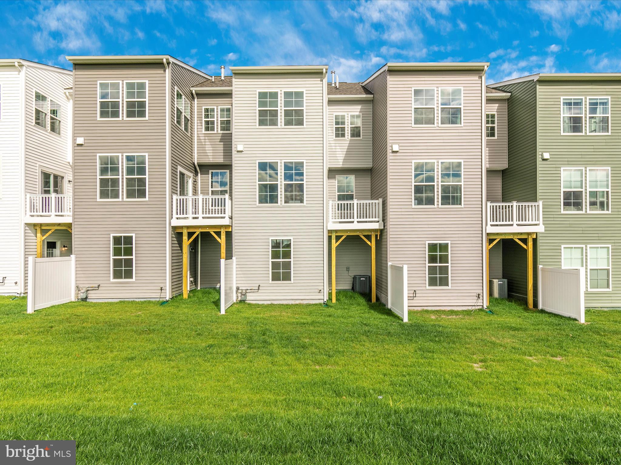 HUNTFIELD - Residential Lease