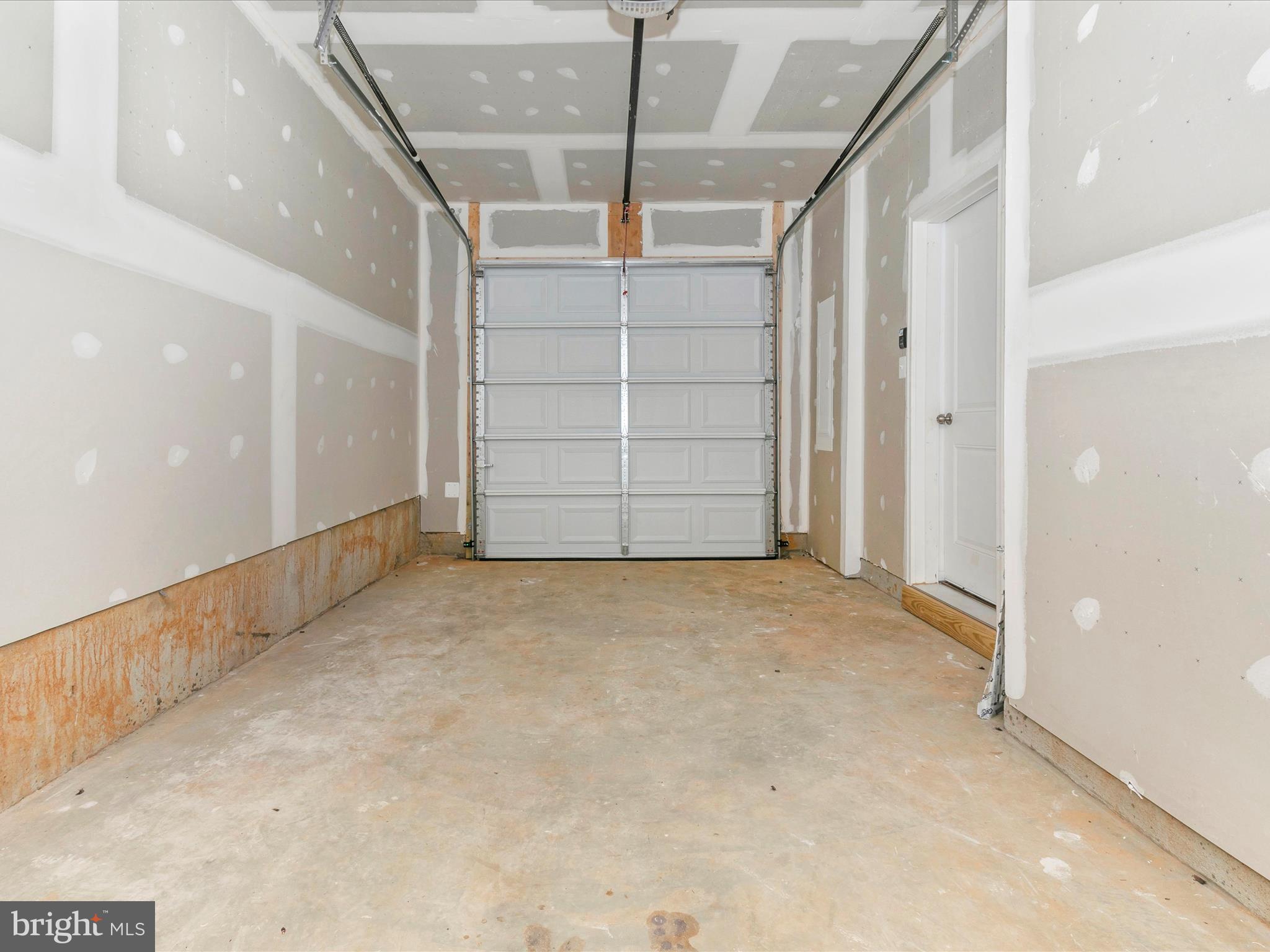 HUNTFIELD - Residential Lease