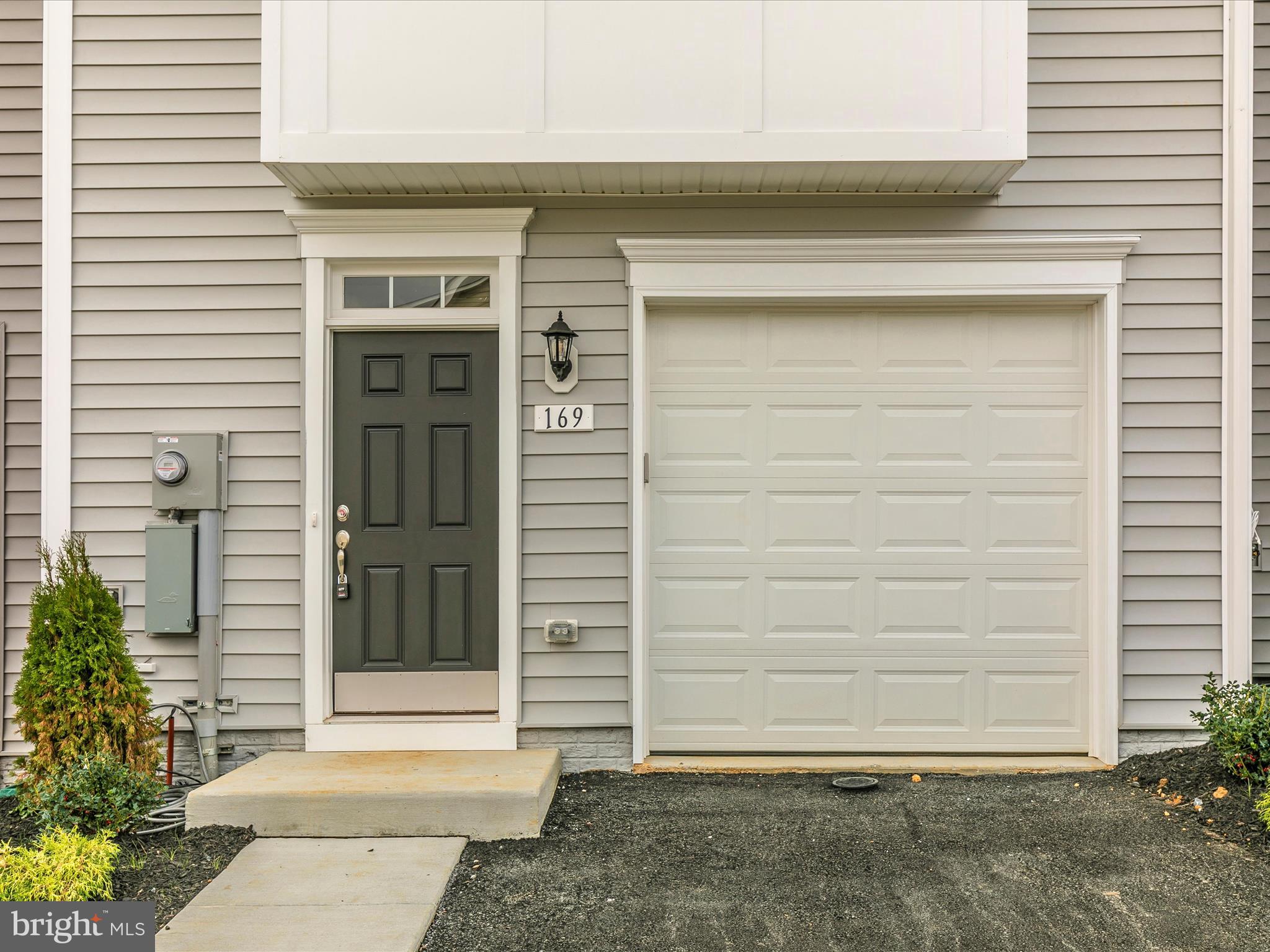 HUNTFIELD - Residential Lease