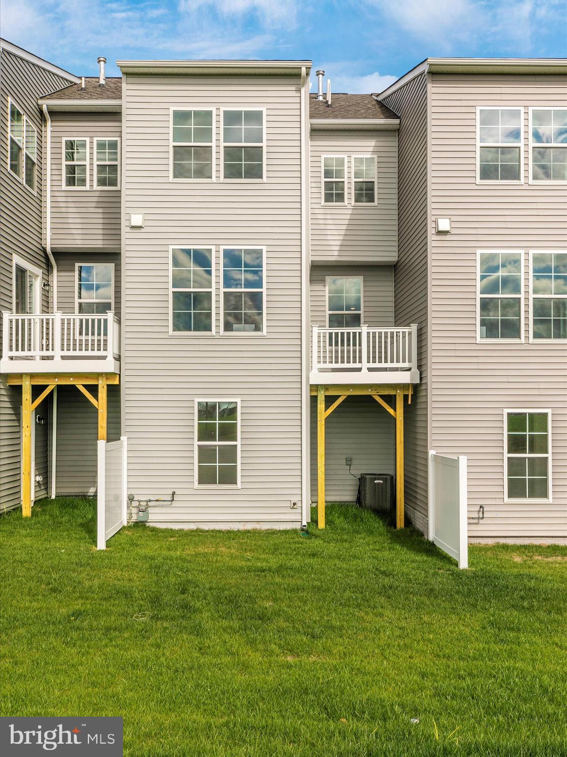 HUNTFIELD - Residential Lease