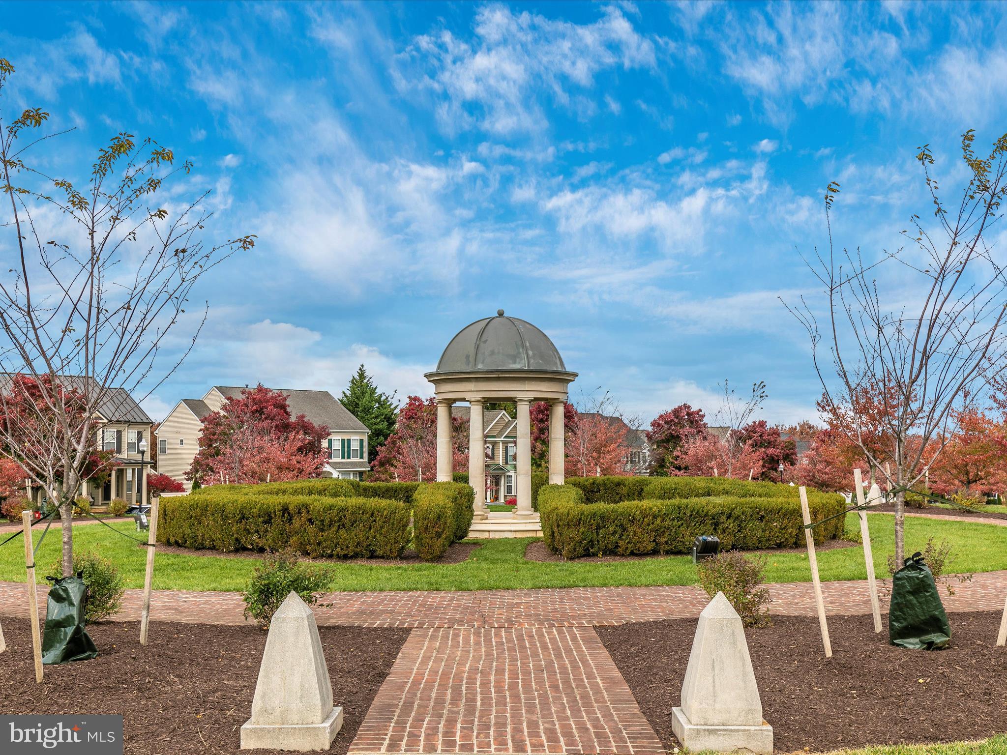 HUNTFIELD - Residential Lease