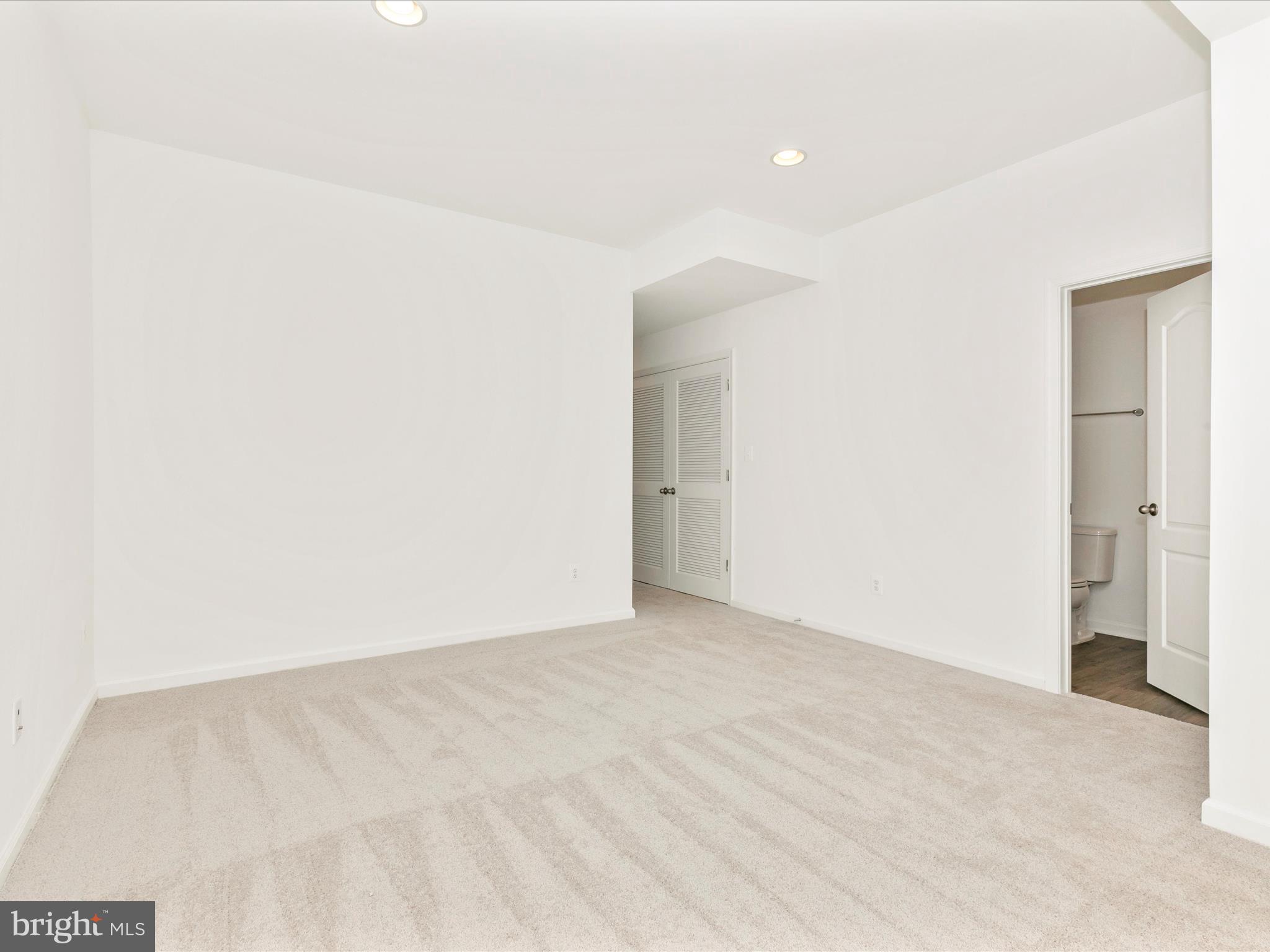 HUNTFIELD - Residential Lease