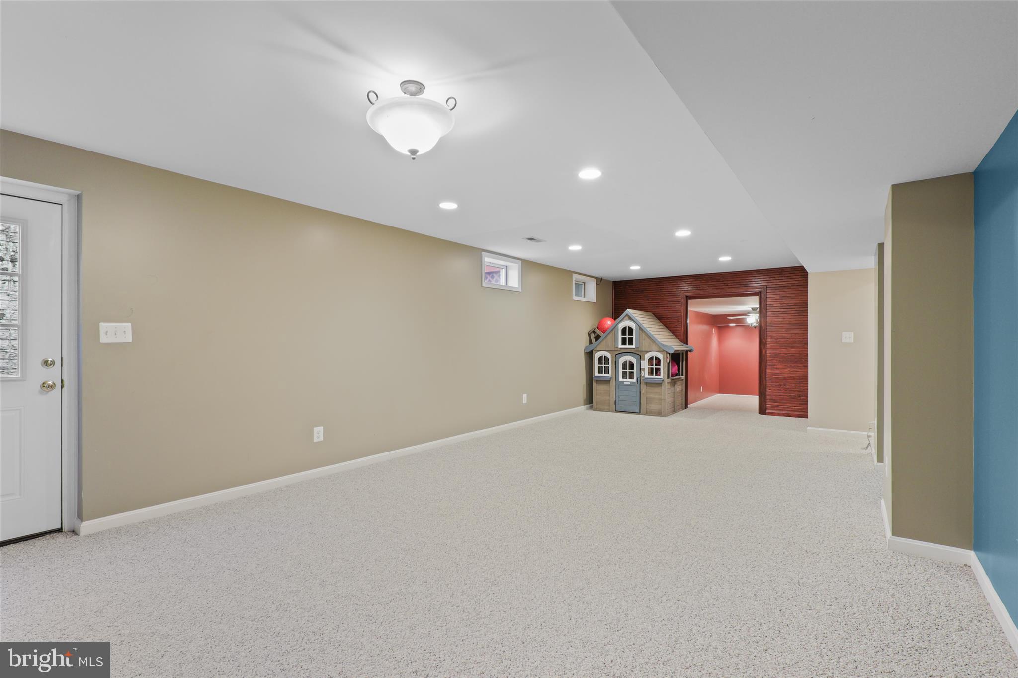 SOUTH RIDING - Residential Lease