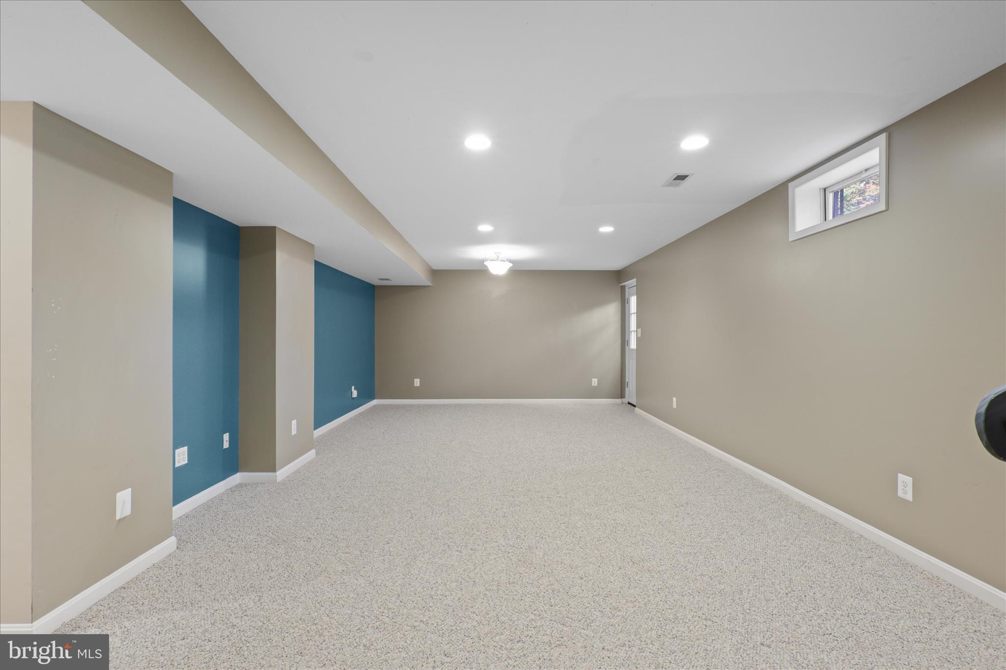 SOUTH RIDING - Residential Lease