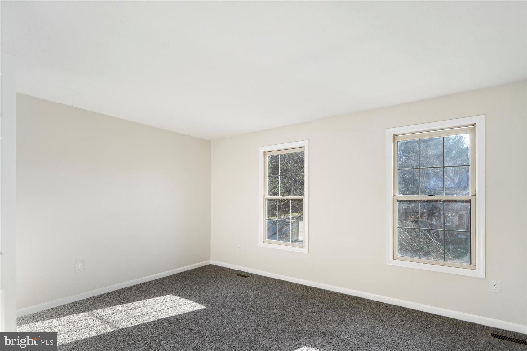 ROSLYN STATION - Residential