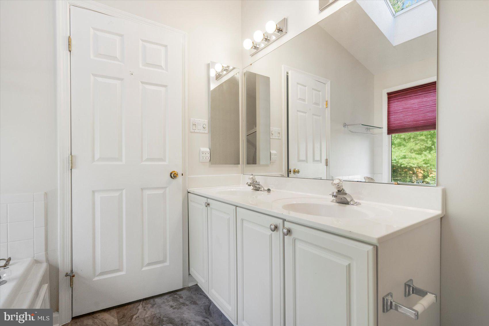 ROSLYN STATION - Residential