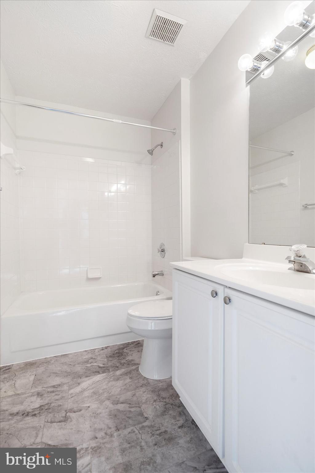 ROSLYN STATION - Residential