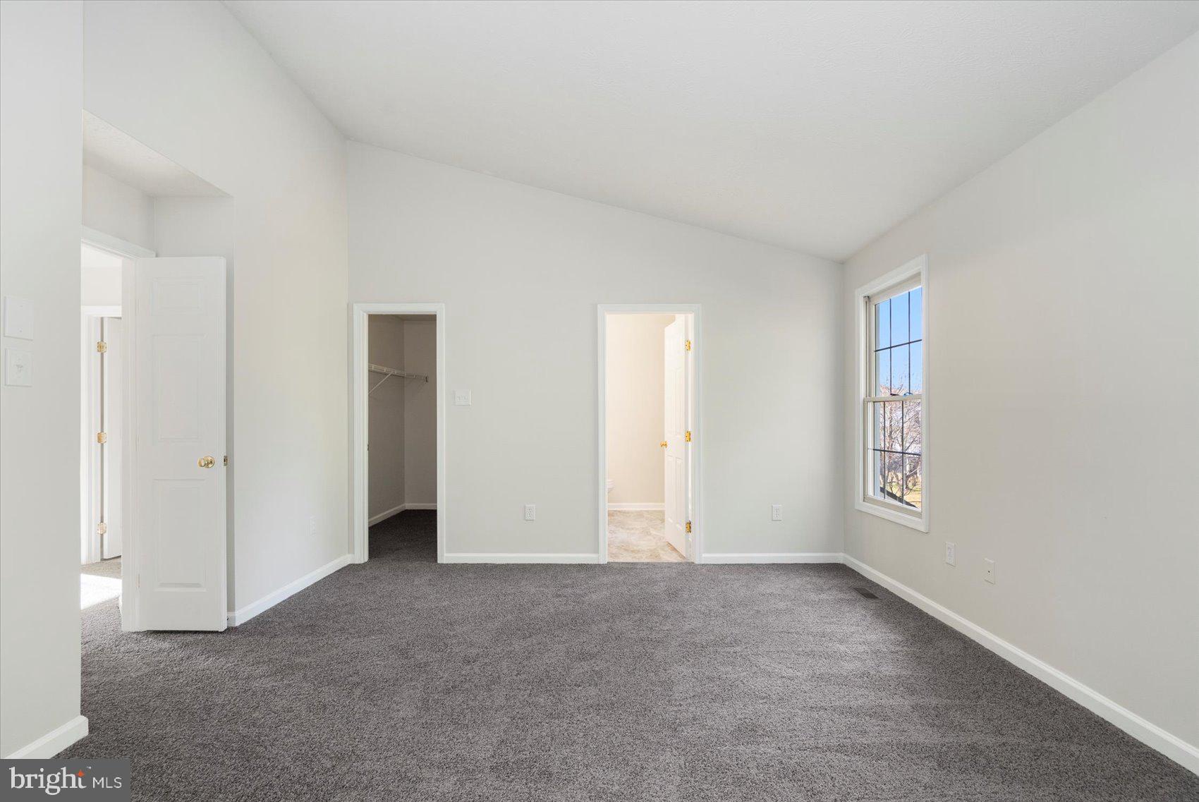 ROSLYN STATION - Residential