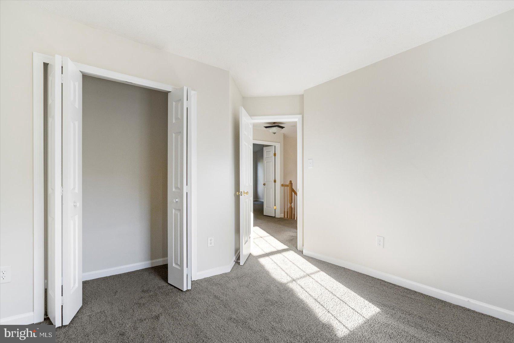 ROSLYN STATION - Residential