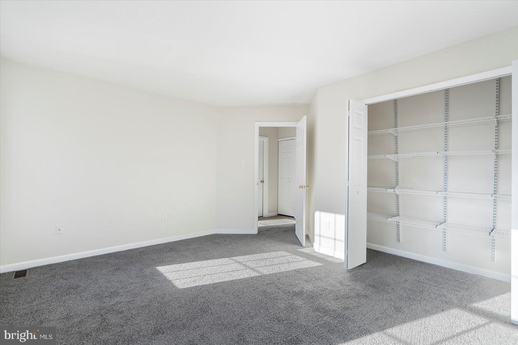 ROSLYN STATION - Residential