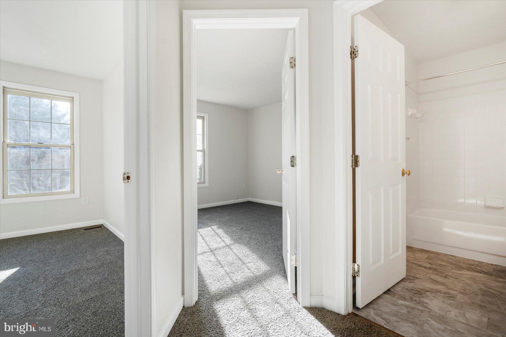 ROSLYN STATION - Residential