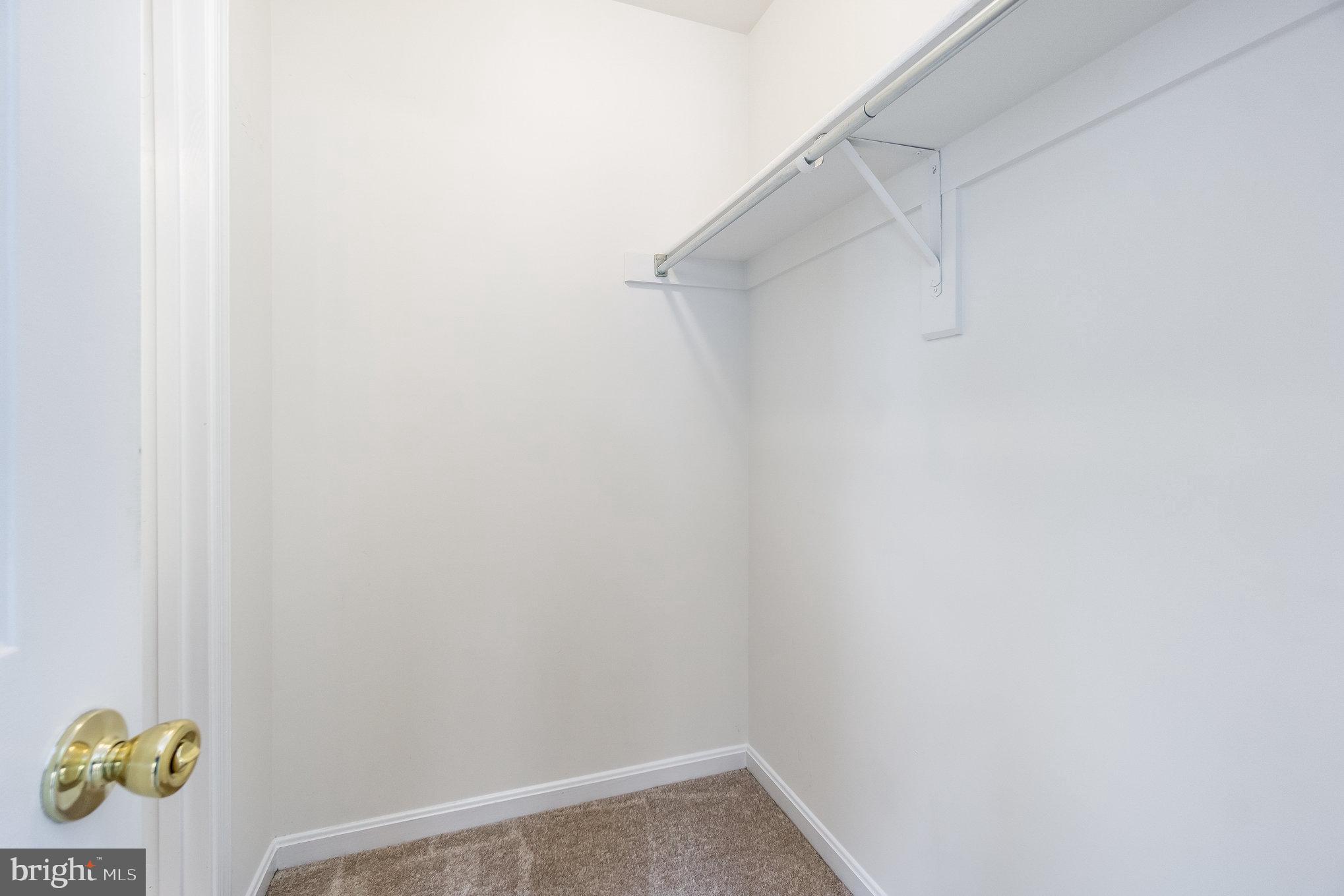 COLLEGE HALL GROVE - Residential