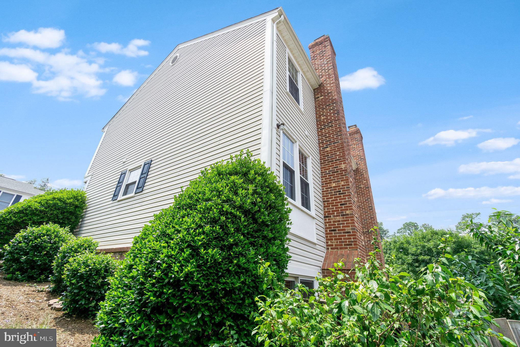 COLLEGE HALL GROVE - Residential