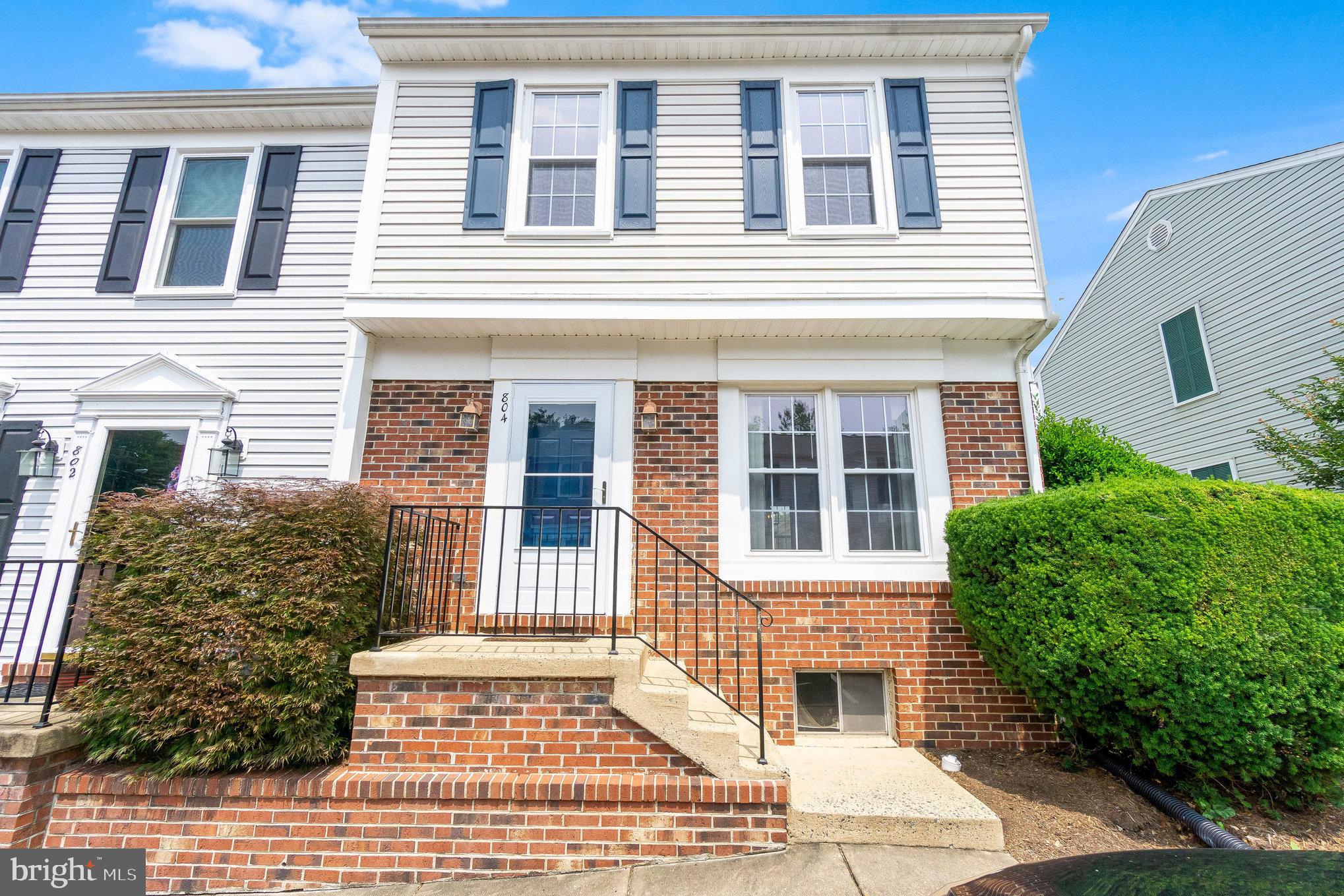 COLLEGE HALL GROVE - Residential