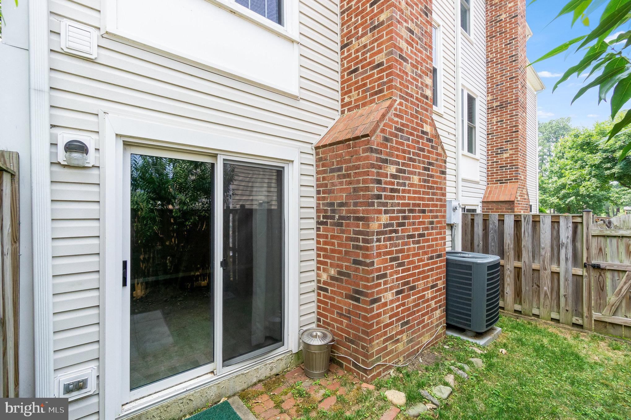 COLLEGE HALL GROVE - Residential