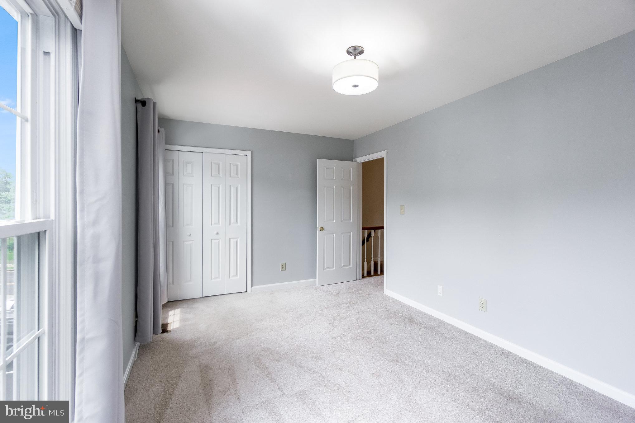 COLLEGE HALL GROVE - Residential