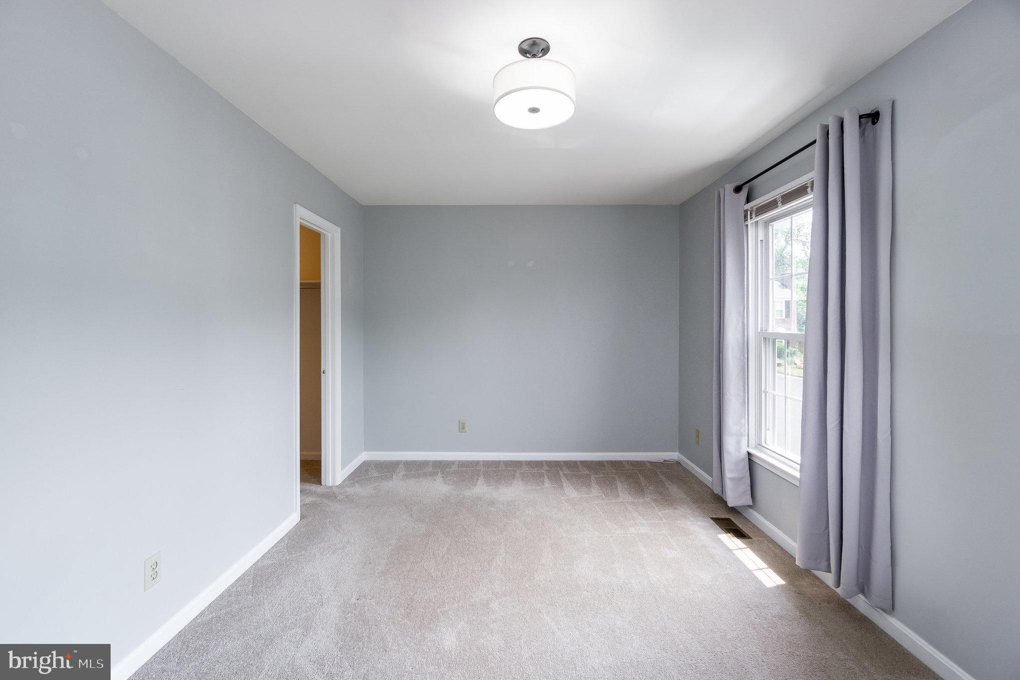 COLLEGE HALL GROVE - Residential