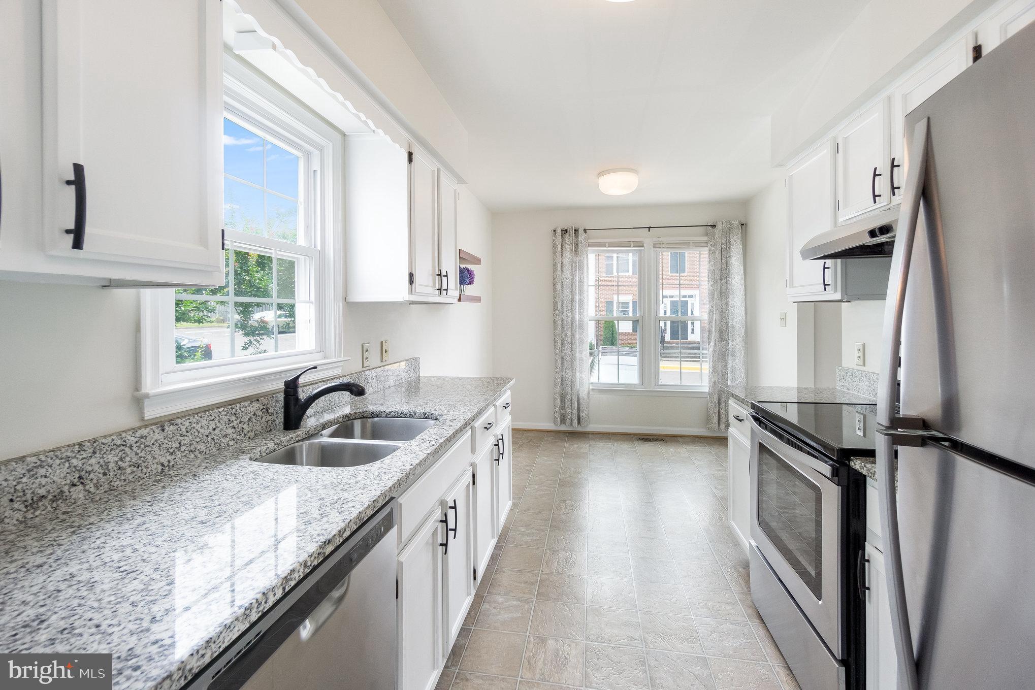 COLLEGE HALL GROVE - Residential