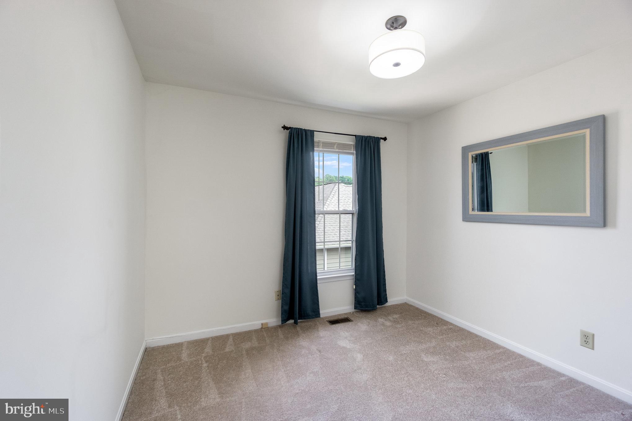 COLLEGE HALL GROVE - Residential