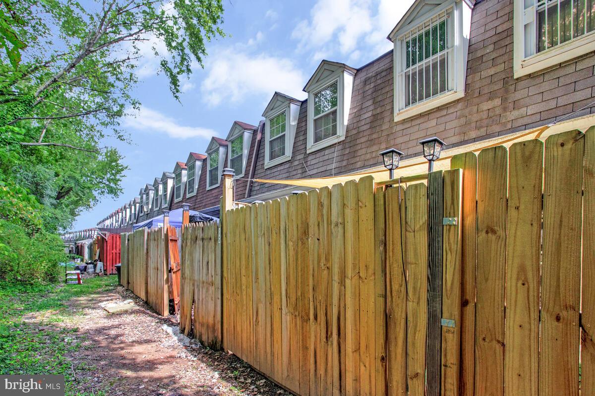 WINDMILL SQUARE - Residential