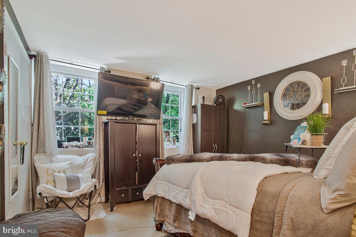 WINDMILL SQUARE - Residential