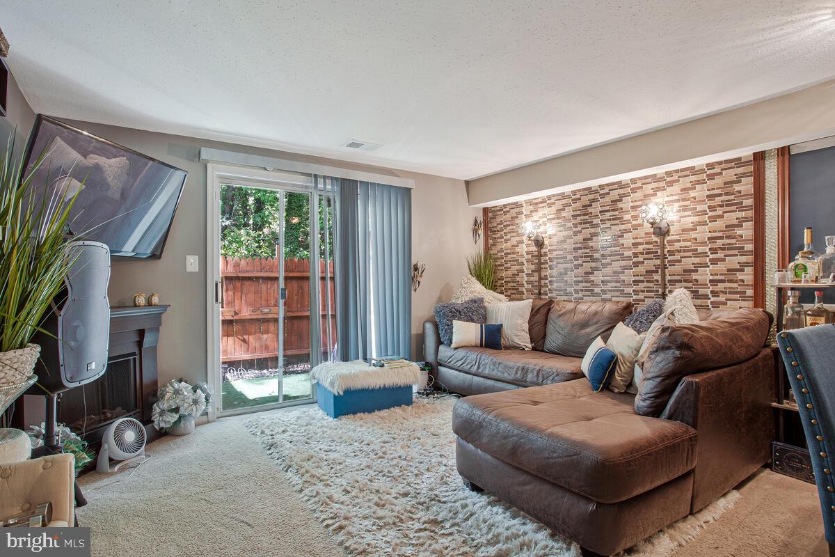 WINDMILL SQUARE - Residential