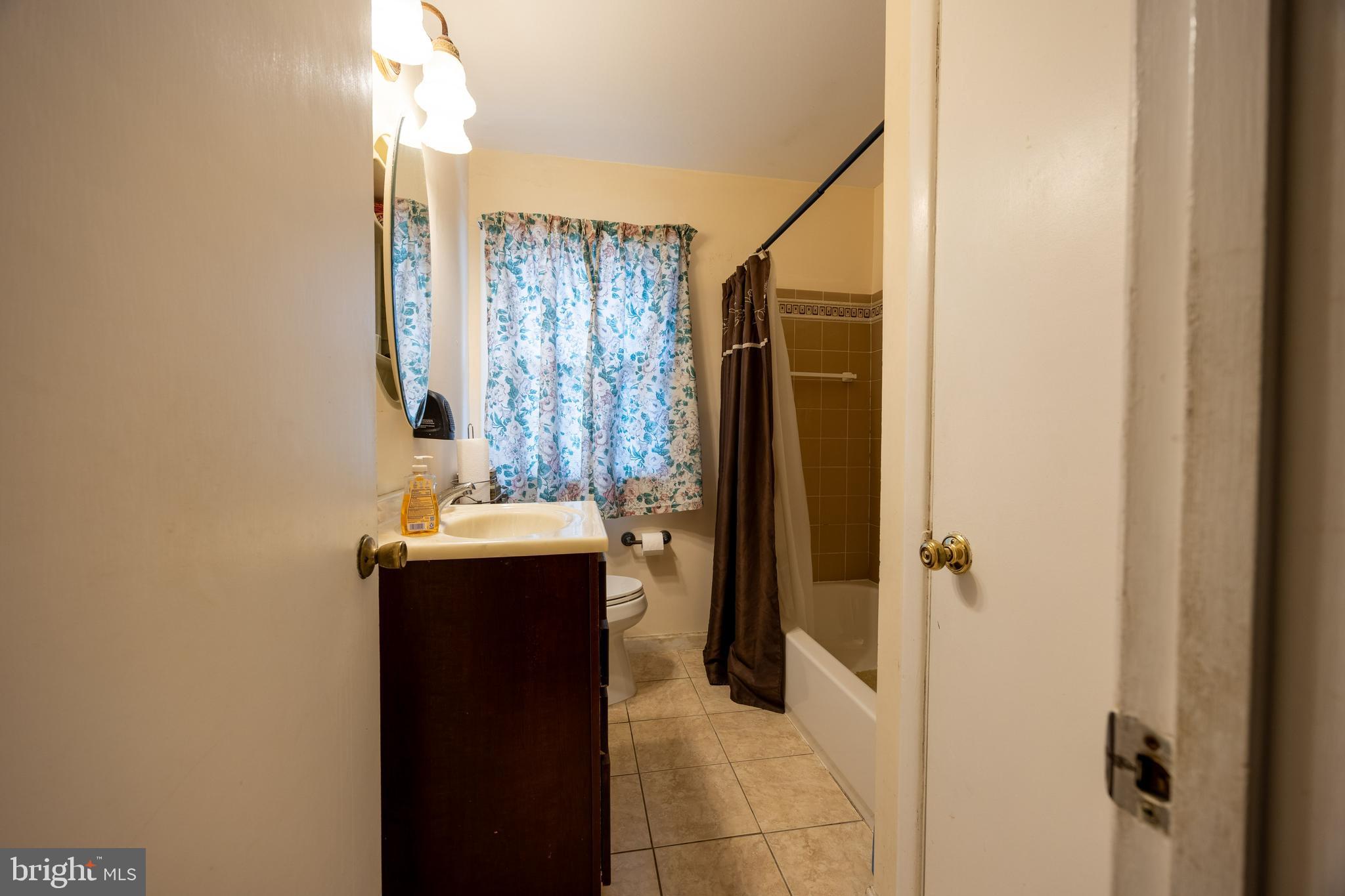 WHITFIELD KNOLLS - Residential