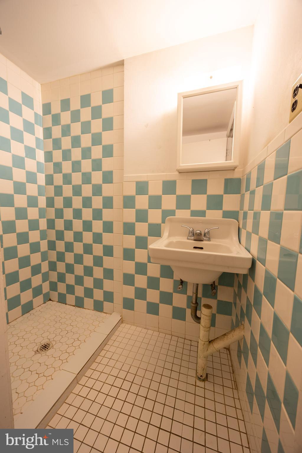 WHITFIELD KNOLLS - Residential