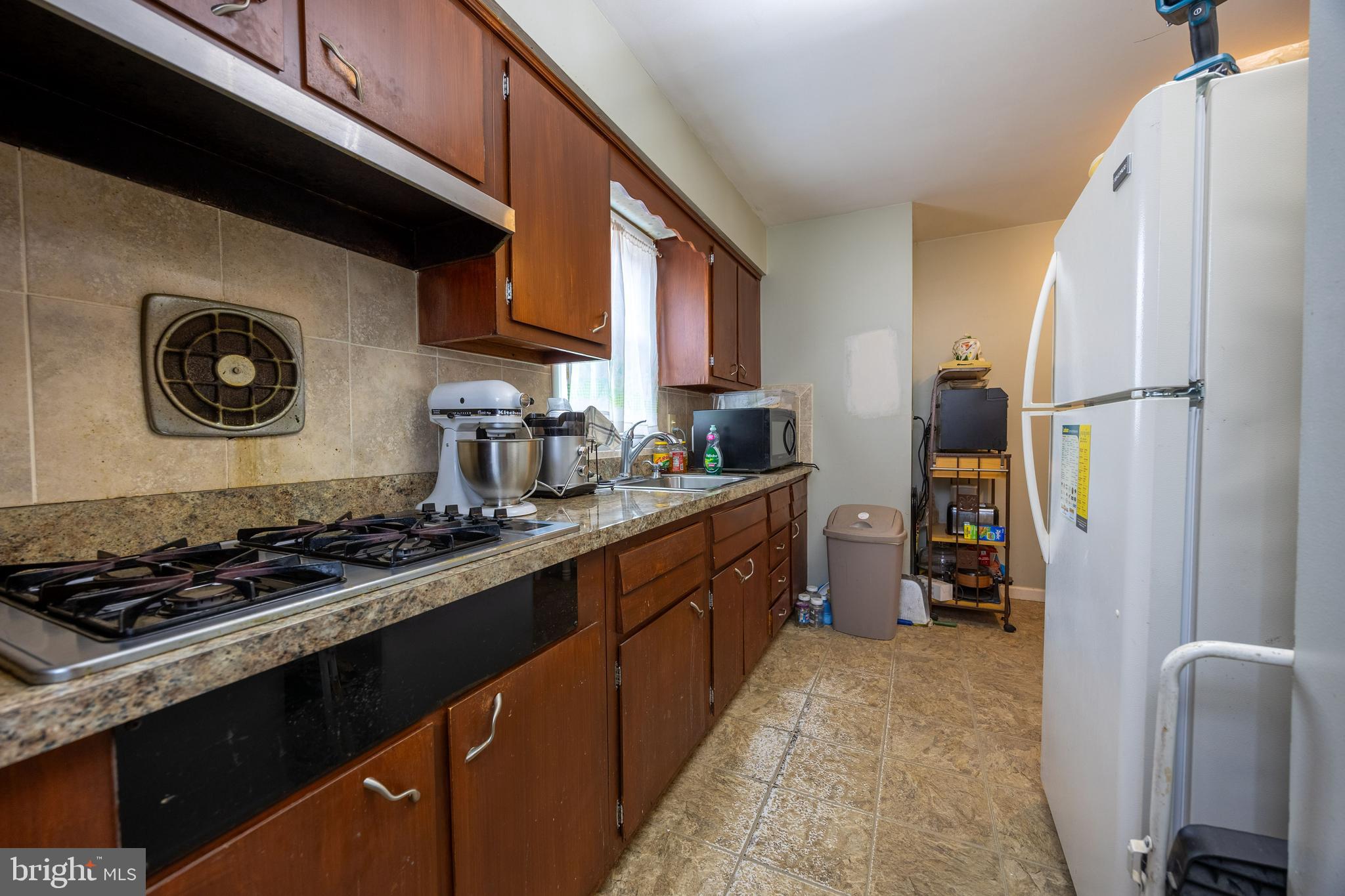 WHITFIELD KNOLLS - Residential