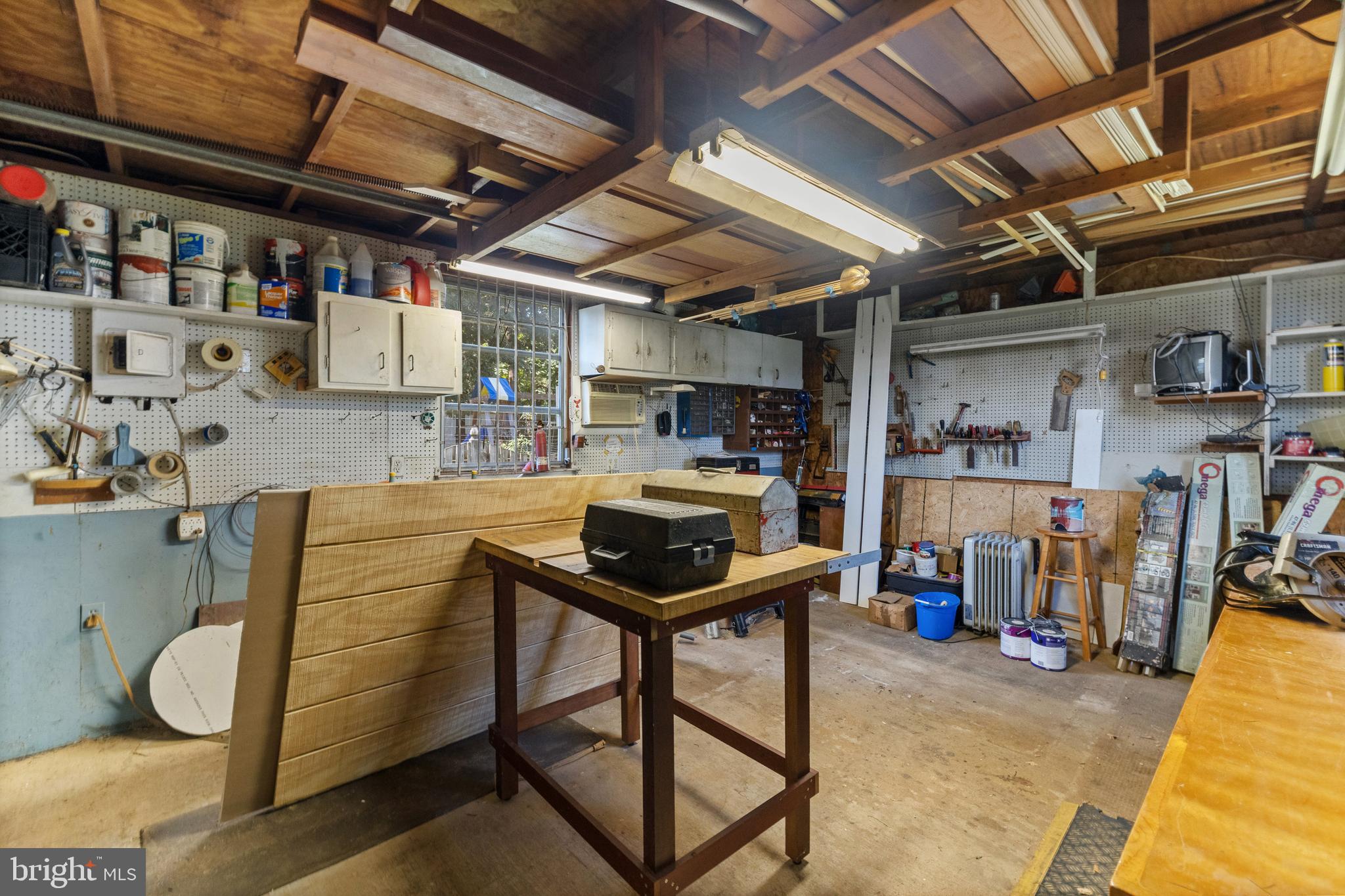 OAKWOOD MANOR - Residential