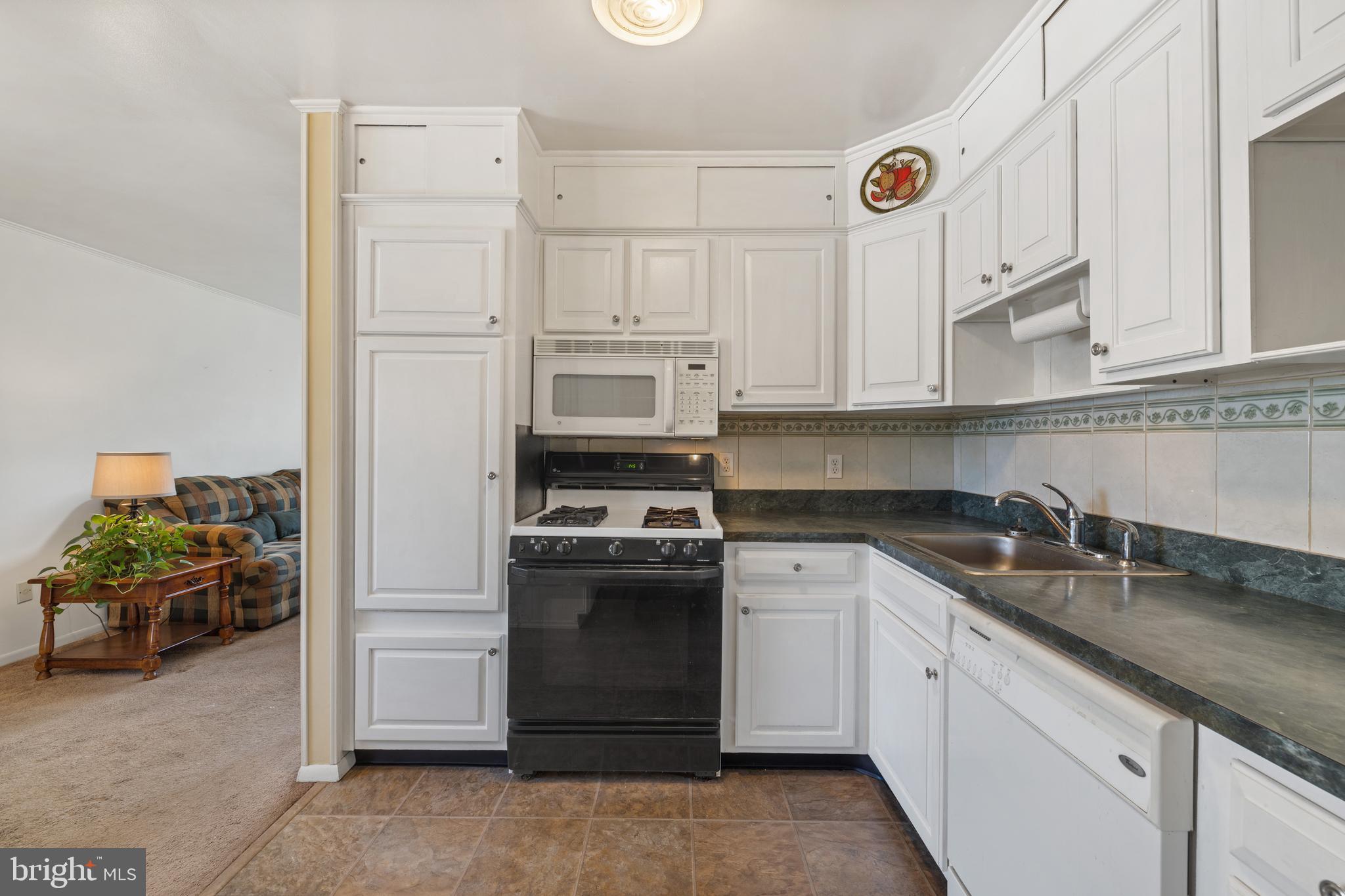 OAKWOOD MANOR - Residential