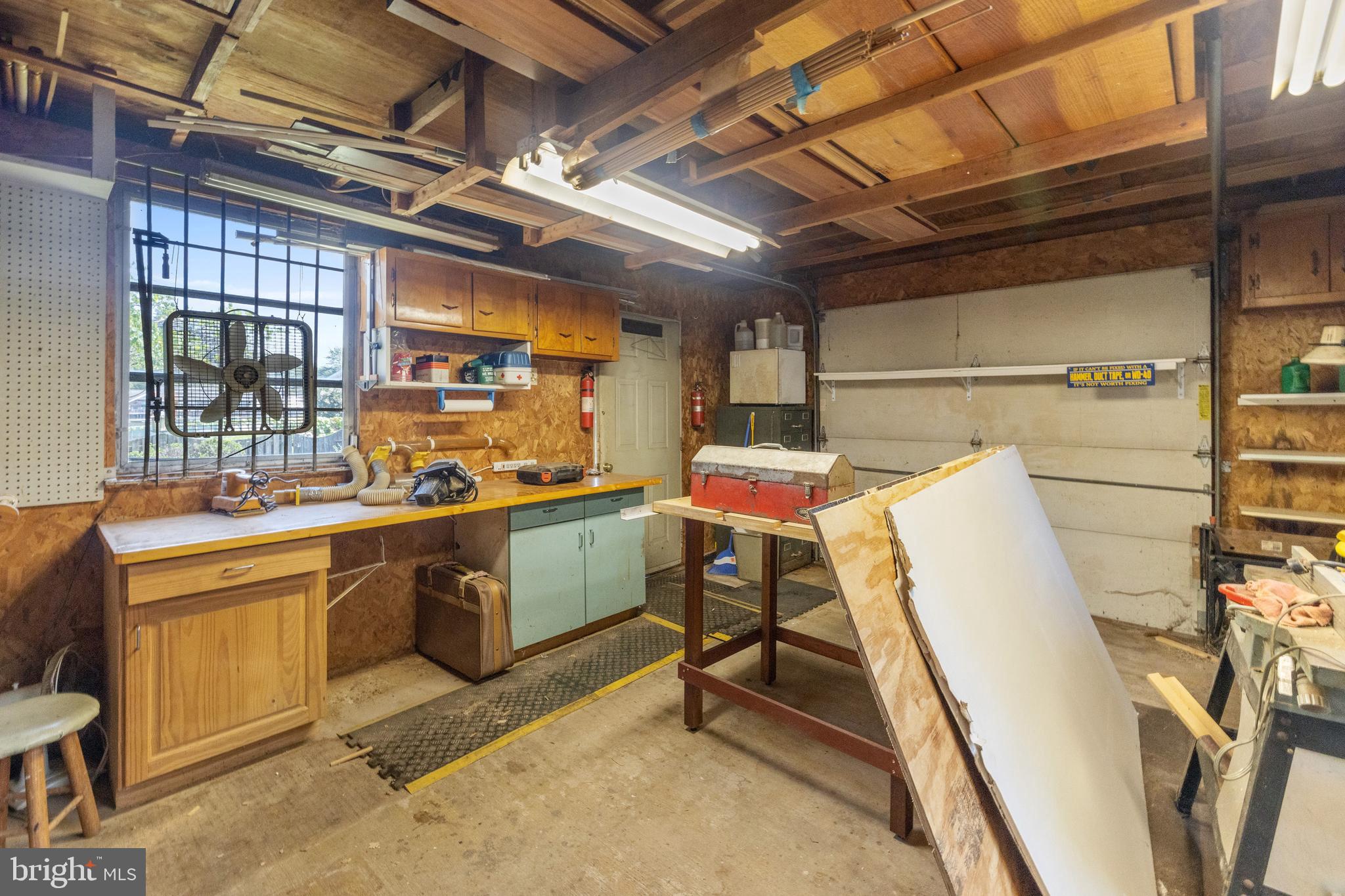 OAKWOOD MANOR - Residential