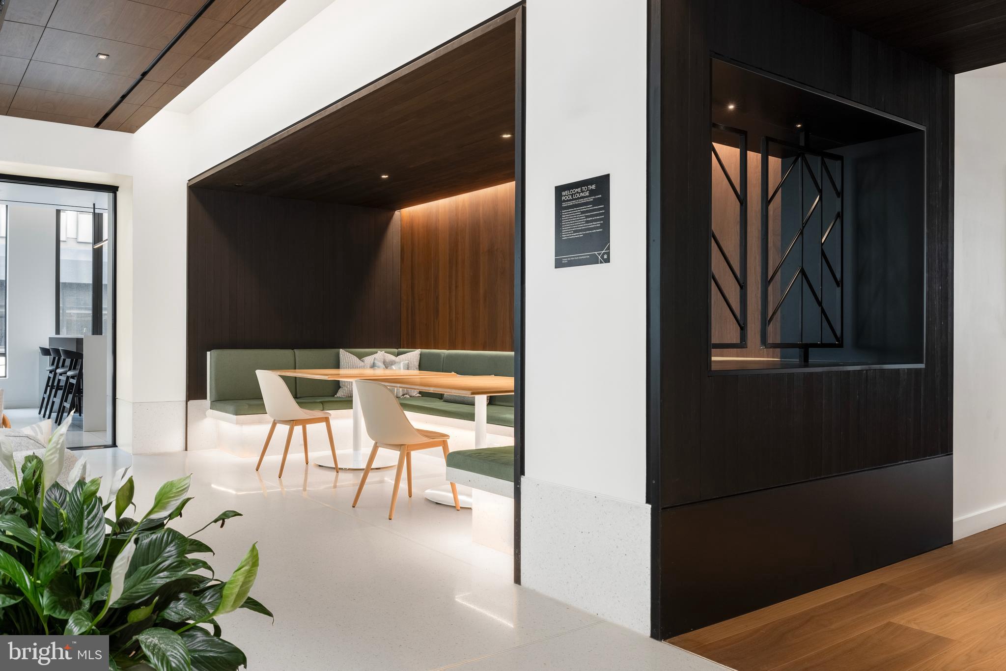 CRYSTAL CITY - Residential Lease