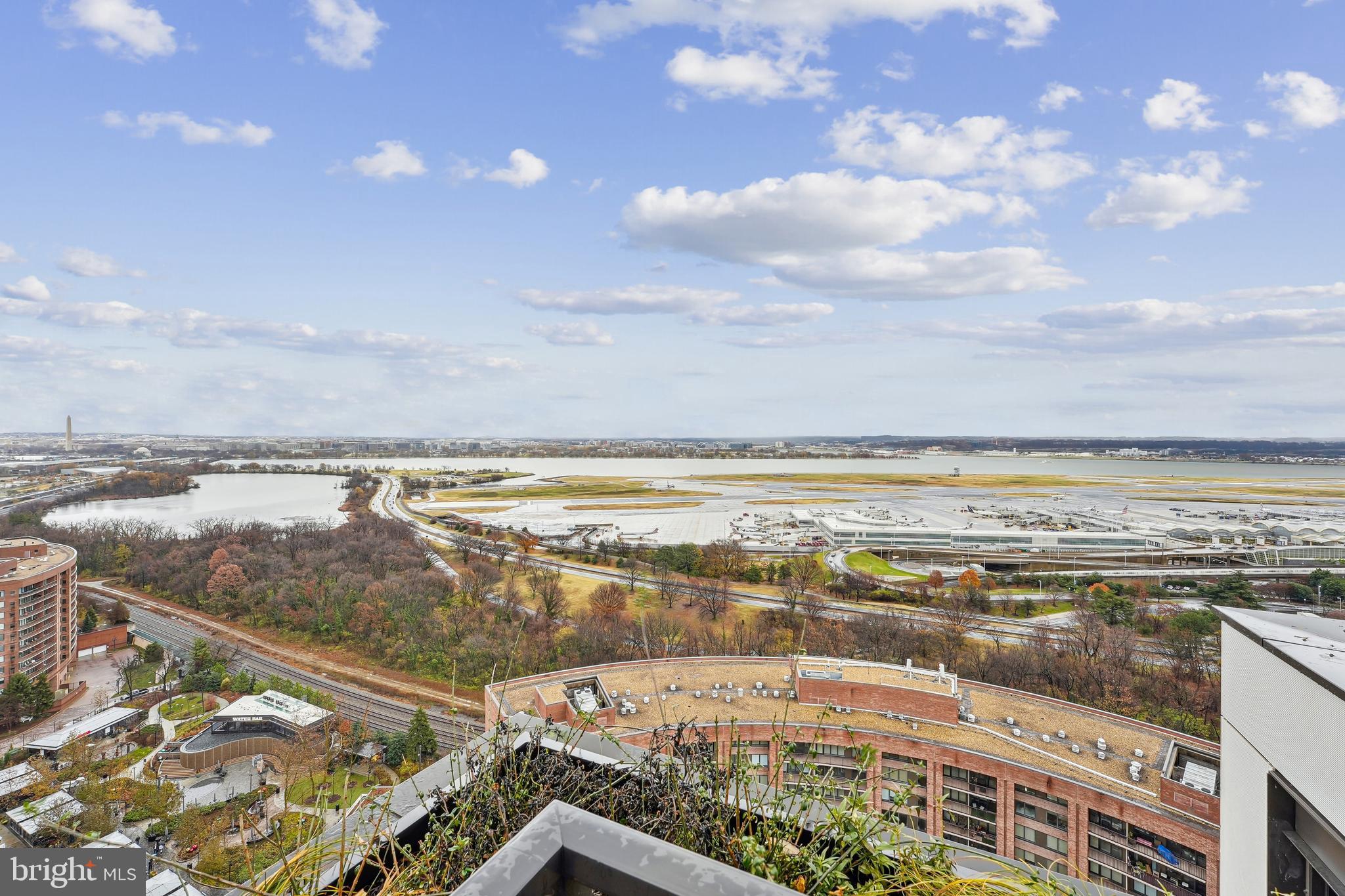 CRYSTAL CITY - Residential Lease