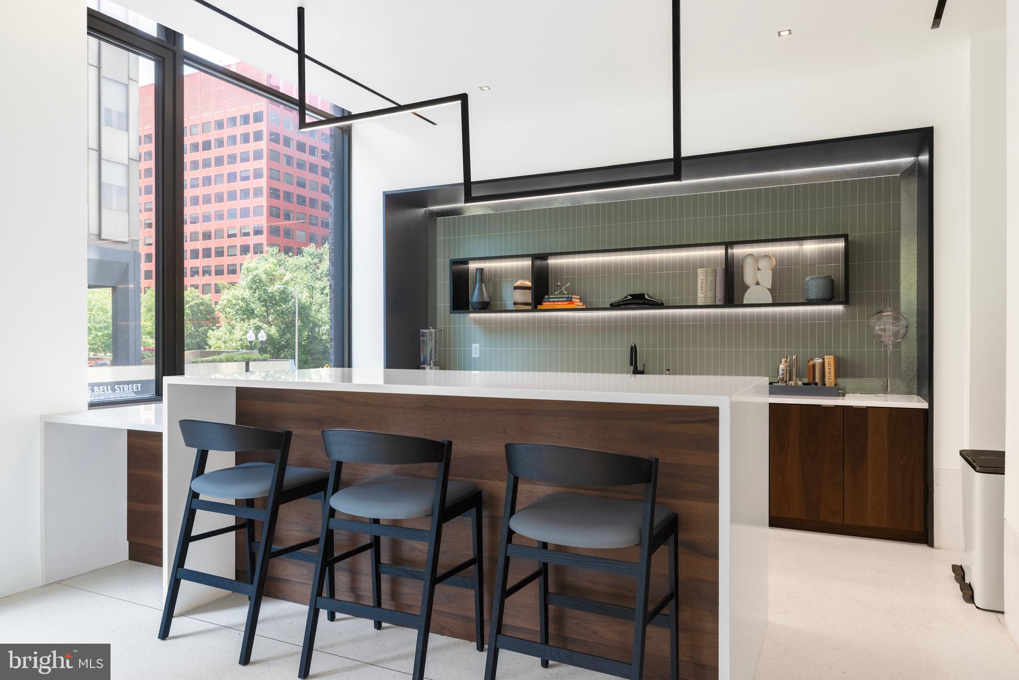 CRYSTAL CITY - Residential Lease